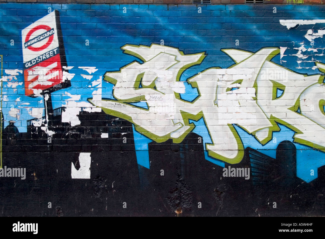 Fresque de métro et train signer et graffiti Old Street Londres Angleterre Hackney Banque D'Images