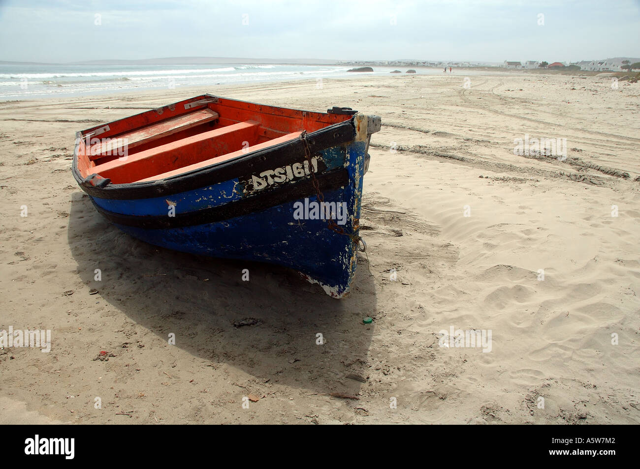Bateau de pêche au homard traditionnel sur la plage de Paternoster Western Cape Afrique du Sud Banque D'Images
