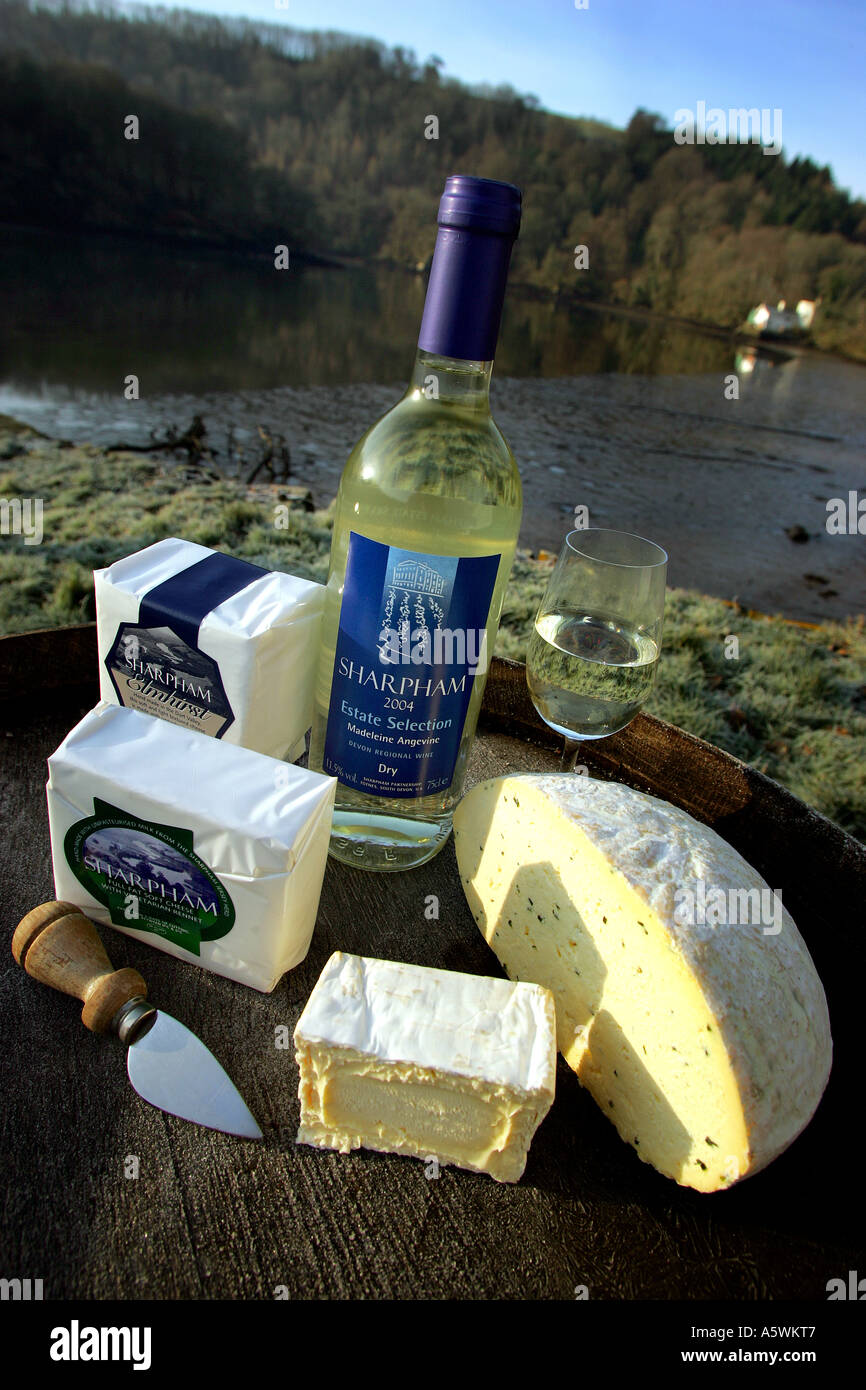 Vin et fromage produit par Sharphams vignoble près de Totnes dans le Devon UK Banque D'Images