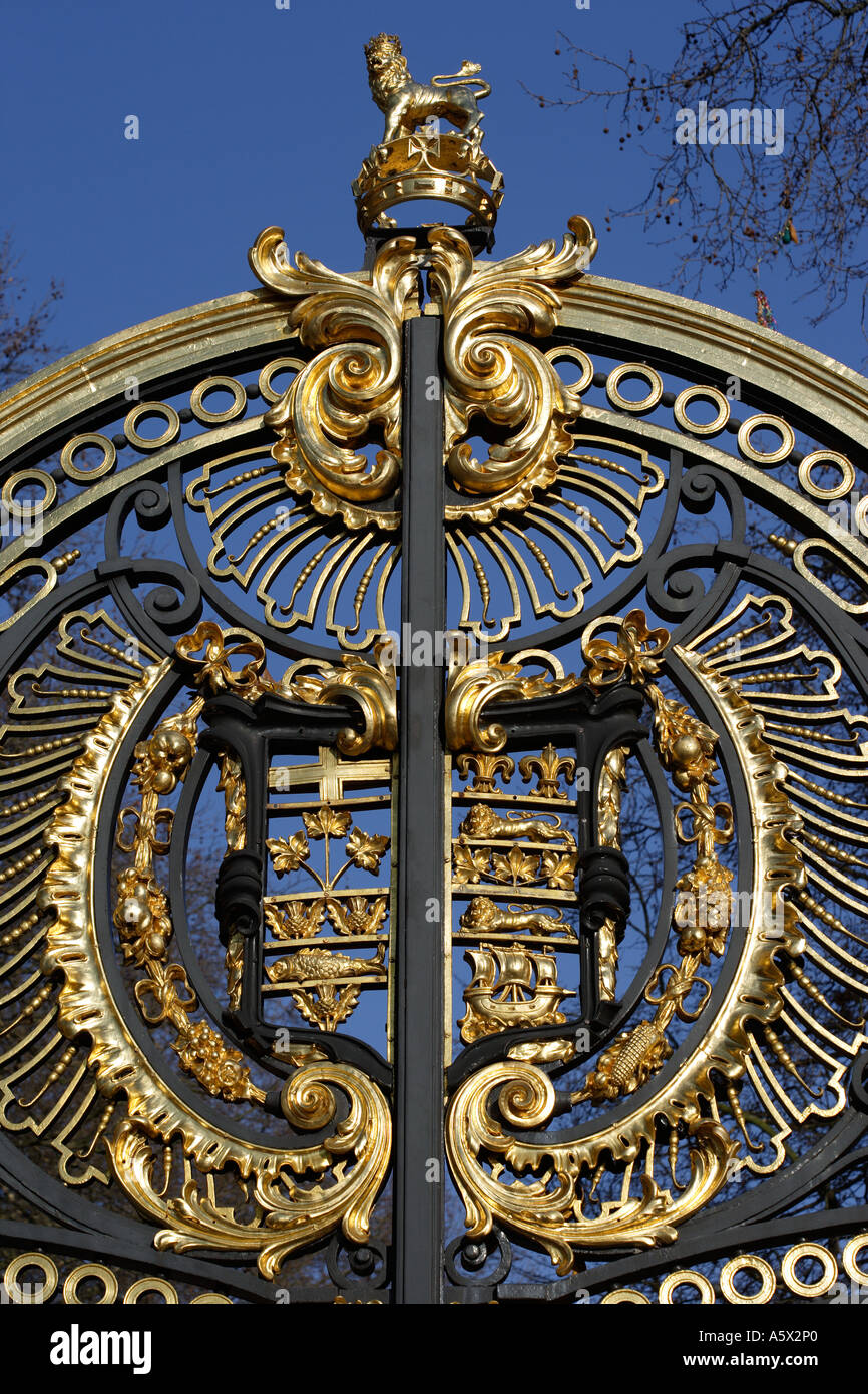 Gates à Green Park près de Buckingham Palace London England UK Banque D'Images