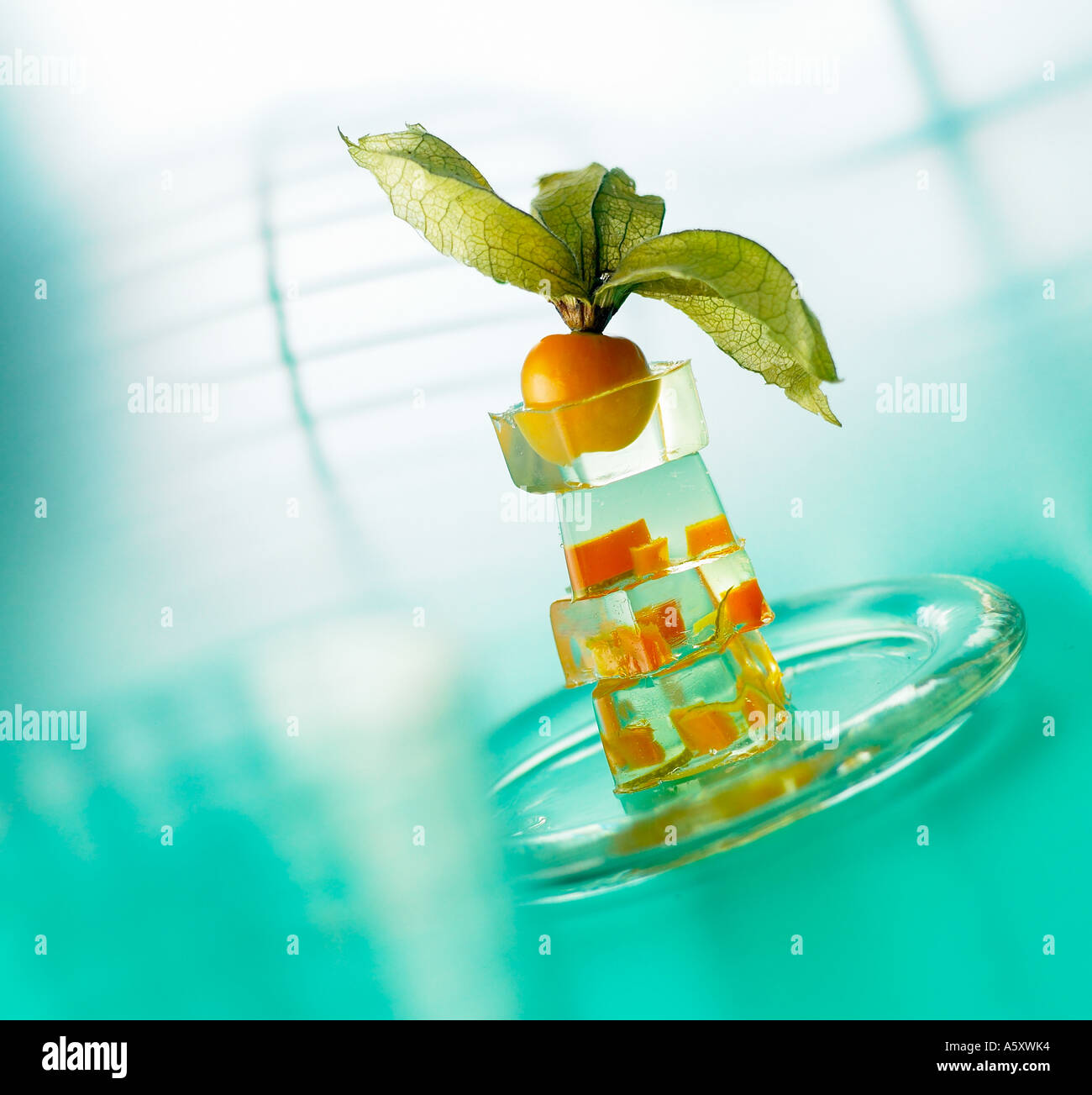 Style Japonais Equilibre Physalis Et Sharon Gelees De Fruits Nom Japonais Kanten Gelees Photo Stock Alamy