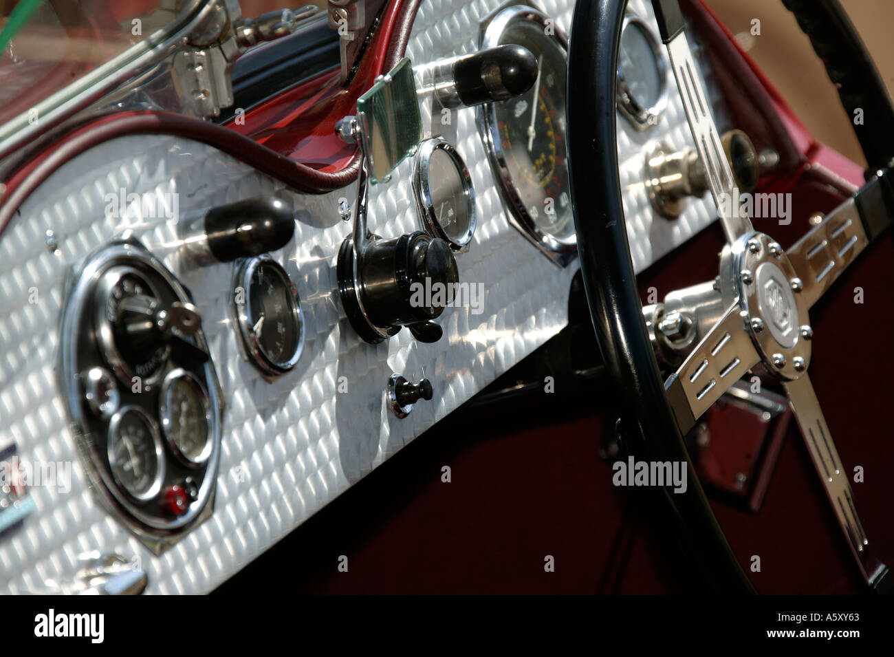 Tableau de bord DE VOITURE VINTAGE MG Banque D'Images