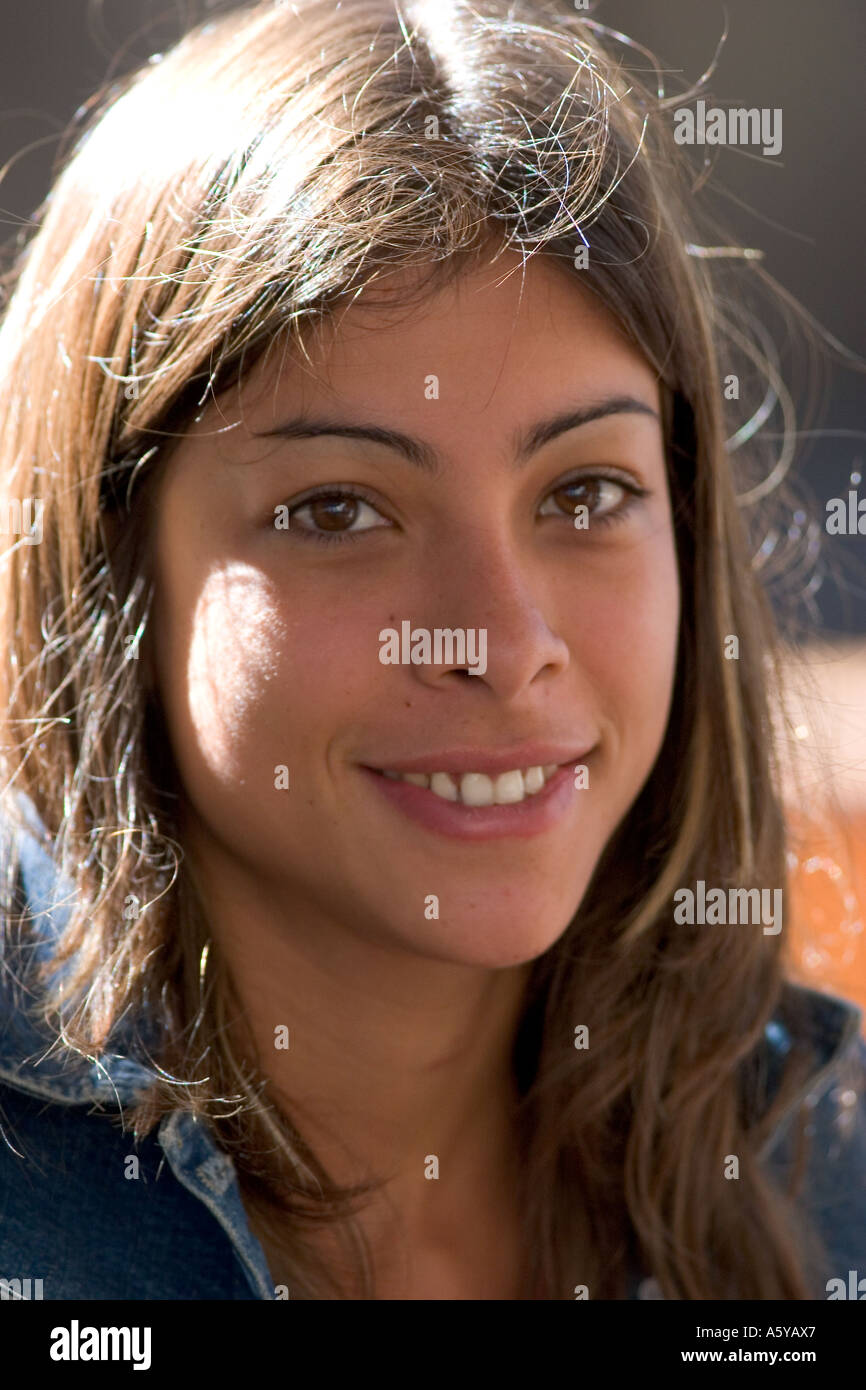Jeune femme argentine à Buenos Aires, Argentine. Banque D'Images