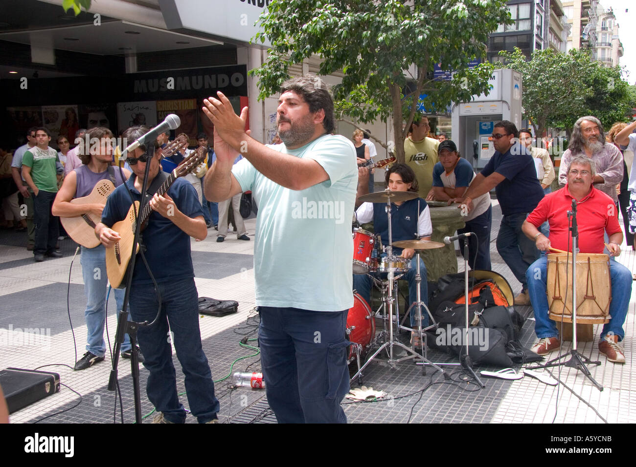 Artistes de rue, jouer de la musique à Buenos Aires, Argentine. Banque D'Images