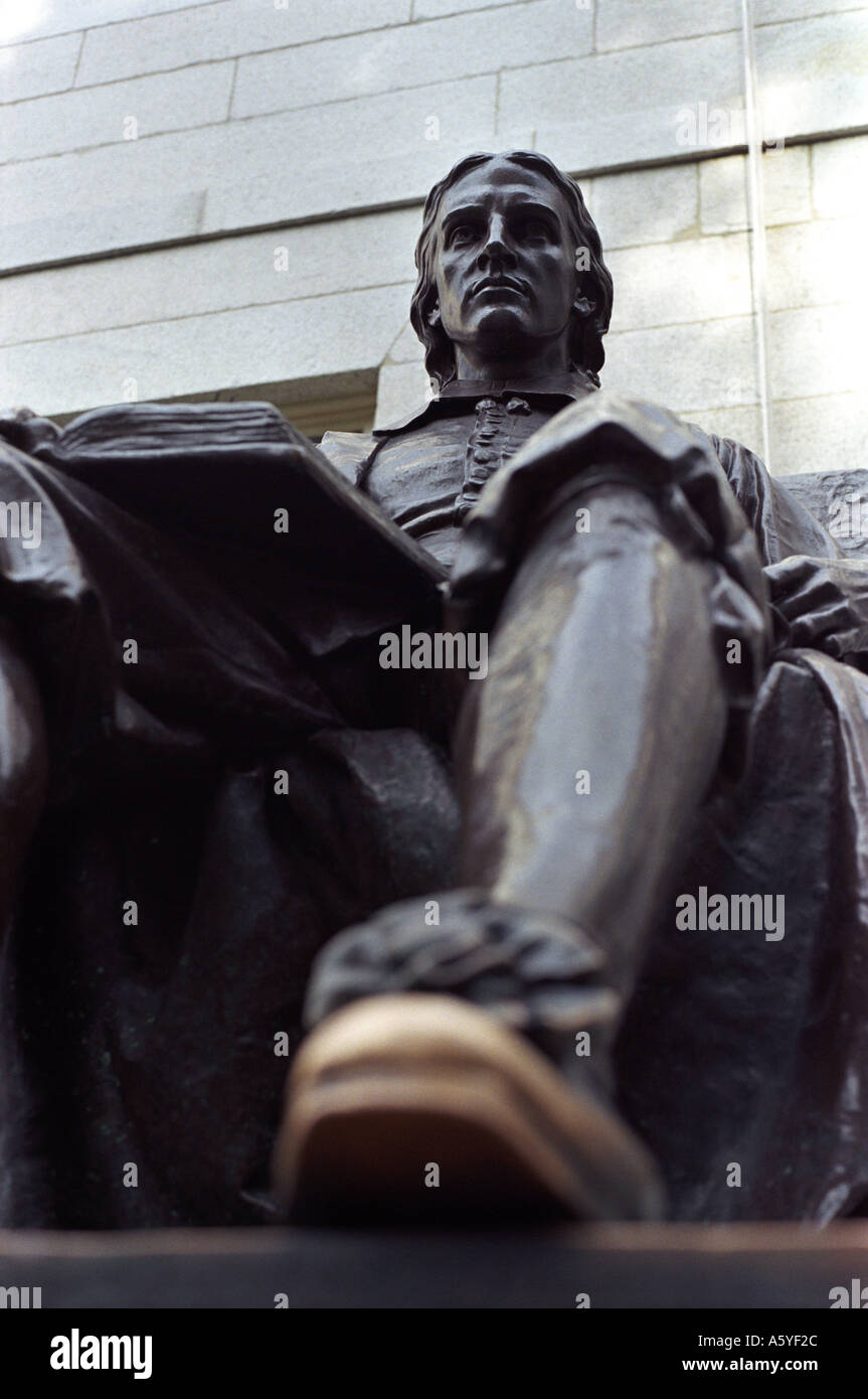 La statue de John Harvard à Cambridge Massachusetts fondateur de l'Université de Harvard Banque D'Images