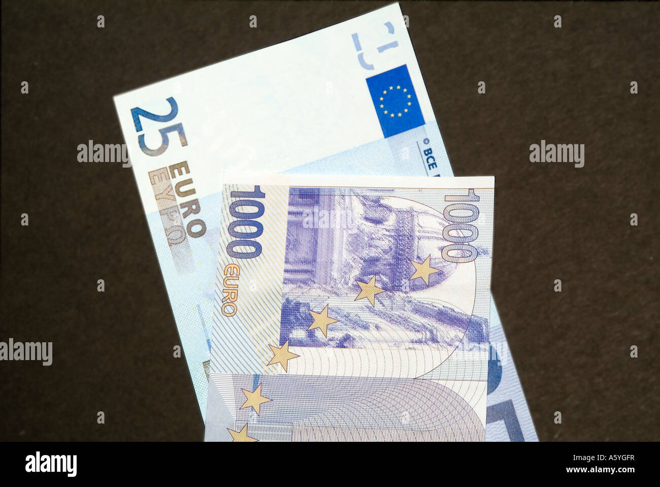 Faux billets de 25 et 1000 euro Banque D'Images