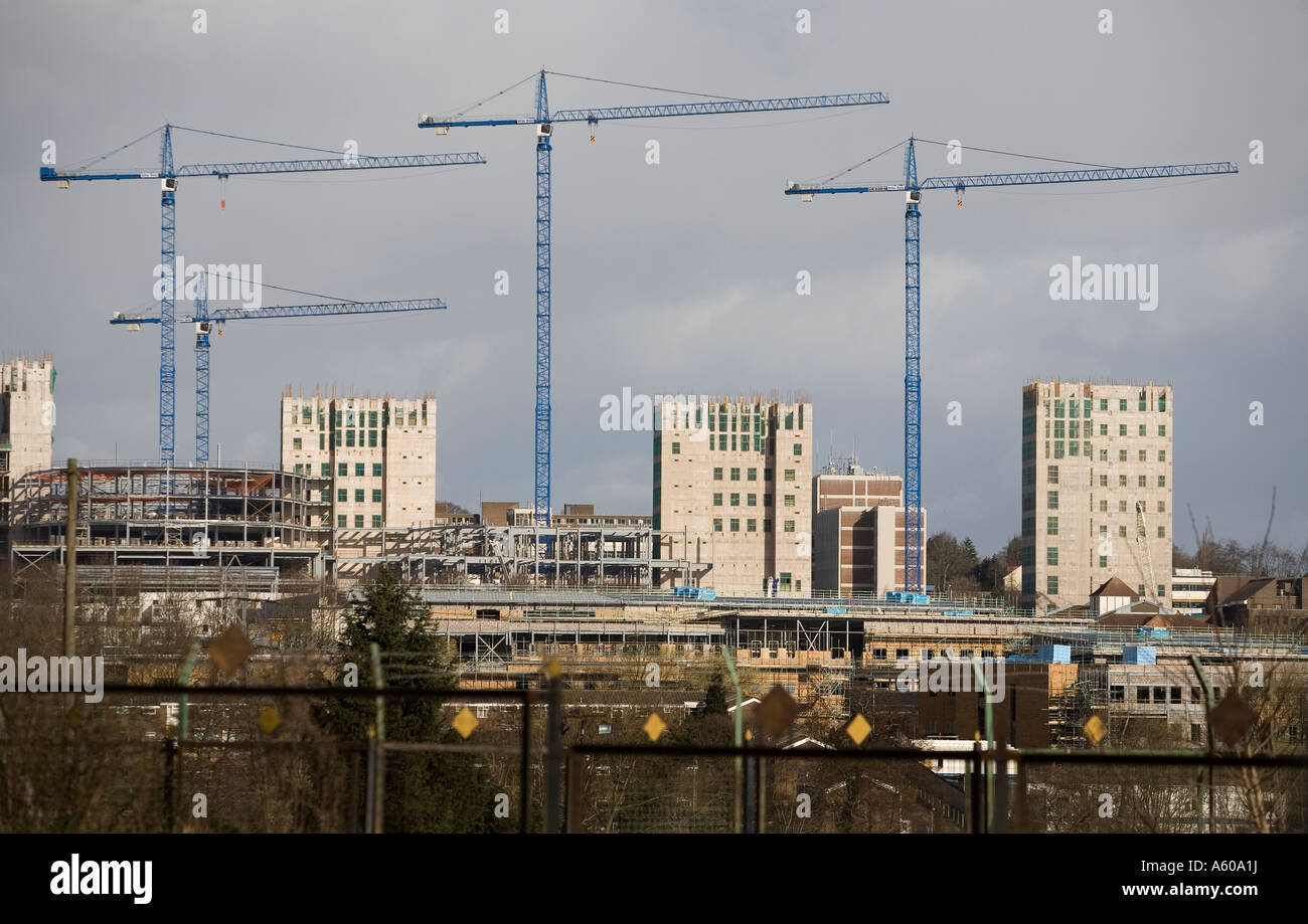 Grues travaillant sur le site du nouvel Hôpital hôpital Super Birmingham West Midlands site construction England UK w Banque D'Images