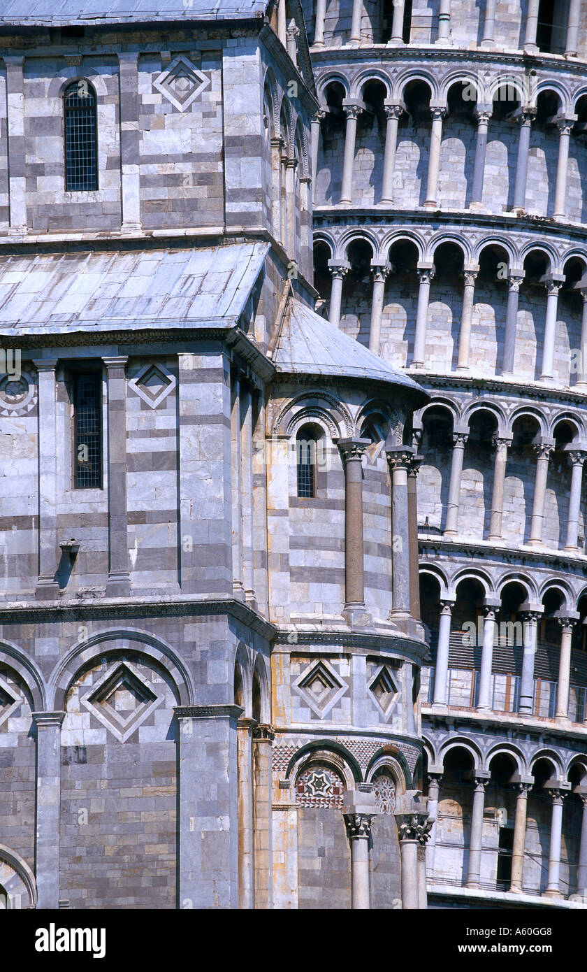 Avec la tour de la cathédrale, la Tour Penchée de Pise, la cathédrale de Pise, Piazza dei Miracoli, Pisa, Toscane, Italie Banque D'Images