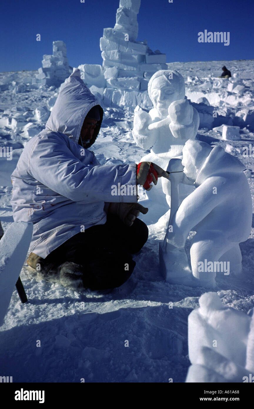Homme inuit sculpture snow Banque D'Images