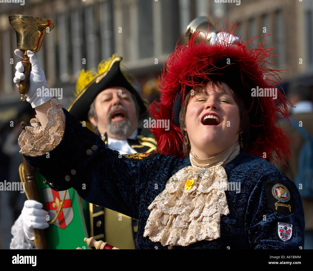 L'homme et la femme crieur public sur Royal Mile d'Édimbourg Banque D'Images