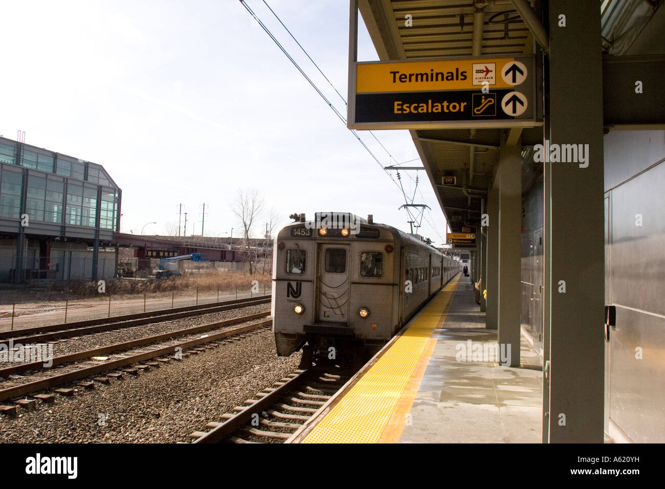 New Jersey Transit train à la Gare international de Newark NJ USA Banque D'Images