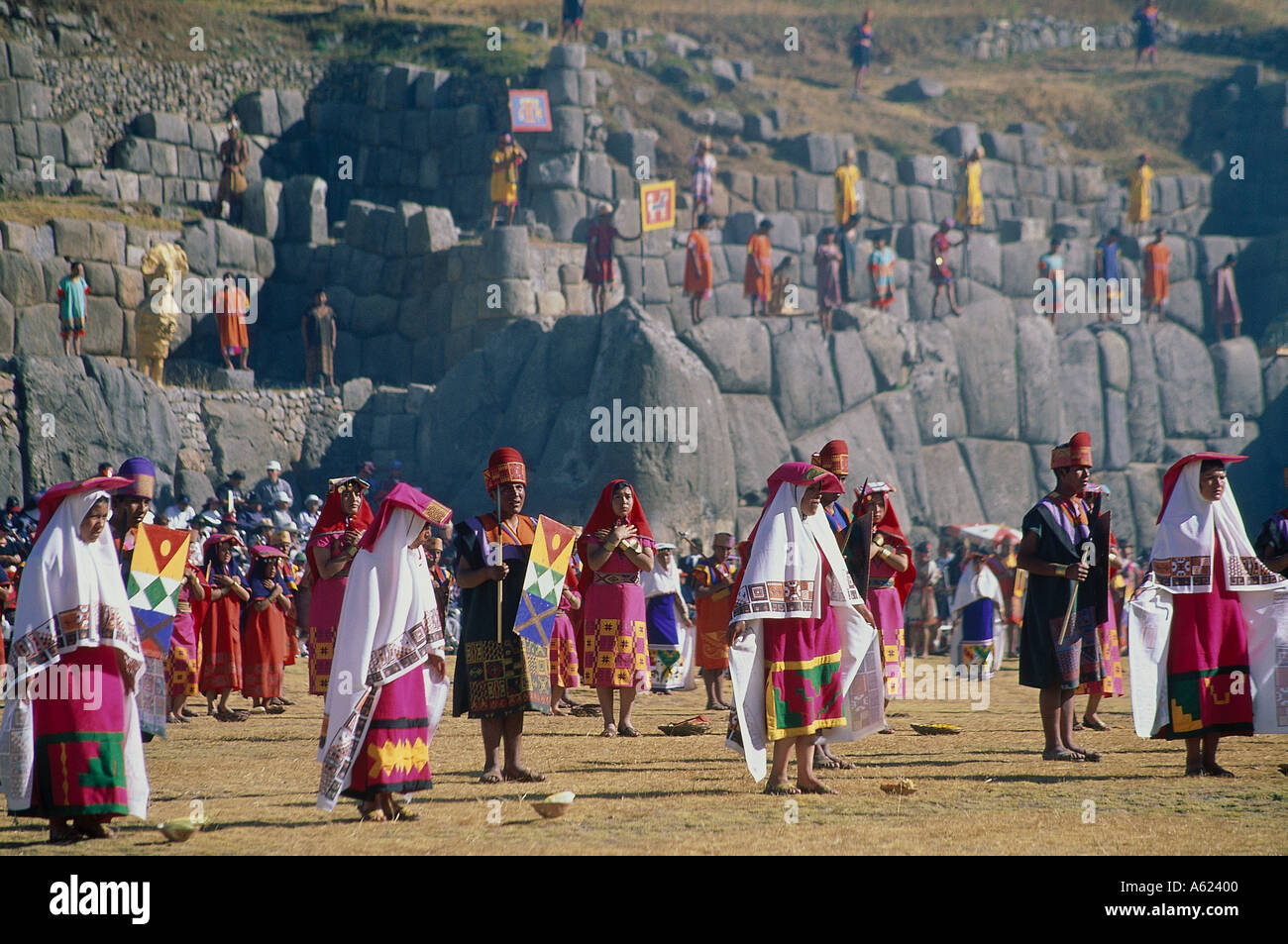 Amérique du Sud PÉROU Cusco Sacsayhuman Inti Raymi le festival Inca du solstice d'hiver au centre de cérémonie en ruine Banque D'Images