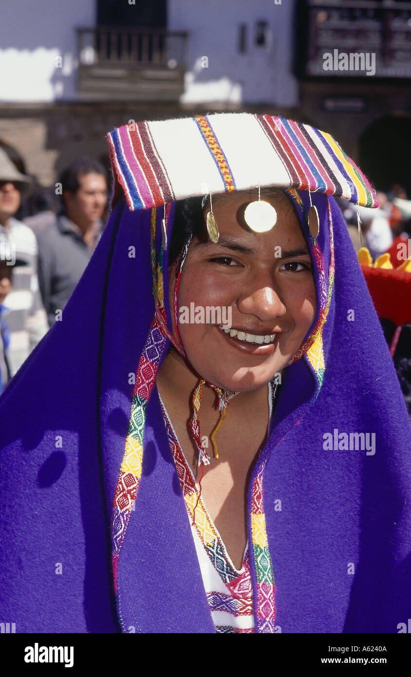 Amérique du Sud PÉROU Cuzco jeune femme en costume traditionnel à l'Inti Raymi Fête du Soleil fête Inca Banque D'Images