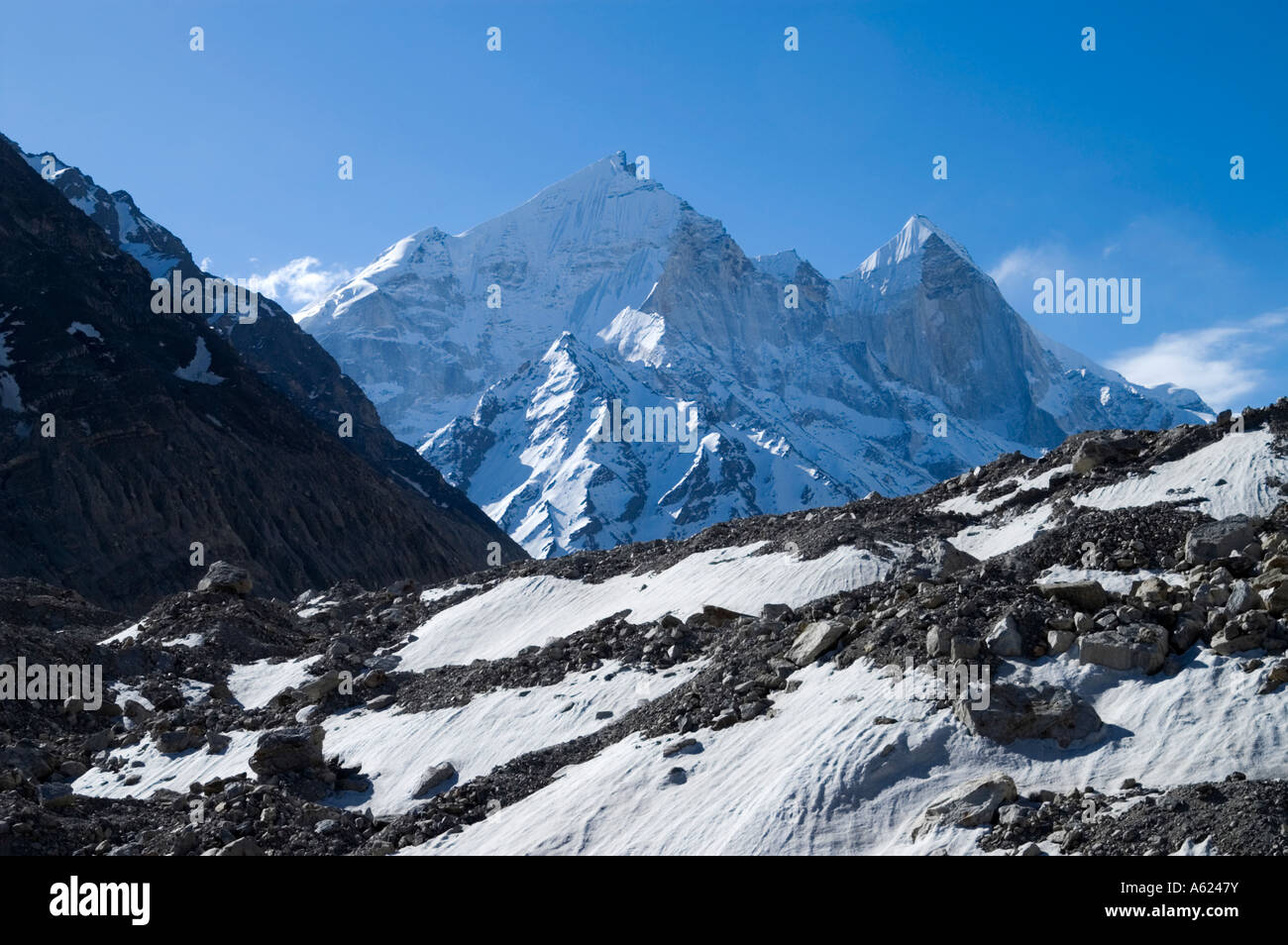 Bhagirathi Parbat et Gangotri glacier dans l'Himalaya Indien Photo Stock -  Alamy