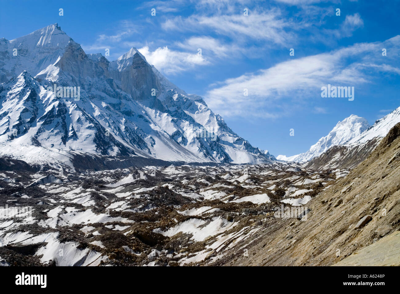 Bhagirathi Parbat et Gangotri glacier dans l'Himalaya Indien Photo Stock -  Alamy