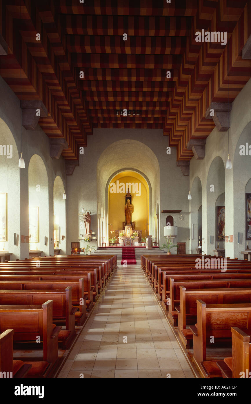 Würzburg Herz-Jesu-Kirche der Missionare Mariannhiller monumentalisierenden Rabitzgewölbe Innenraum und dem mit dem indirekt bel Banque D'Images