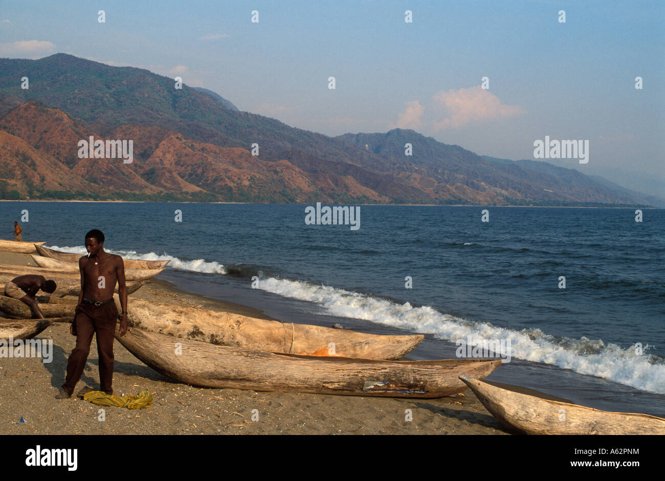 Village de pêche ci-dessous Livingstone Montagnes Lac Nyasa Matema Beach Tanzanie Banque D'Images