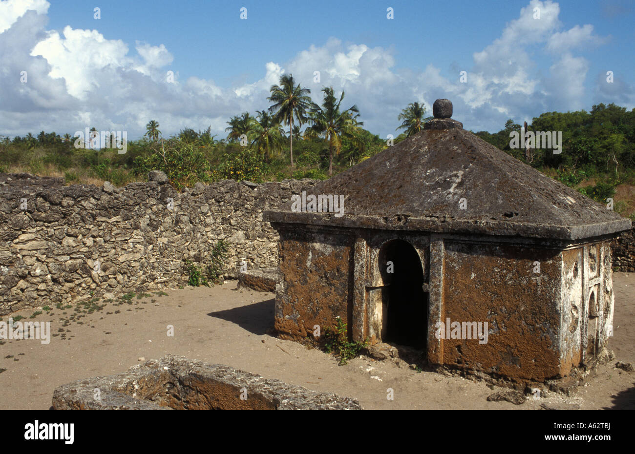 Les ruines de Kaole Shirazi ruines du 13ème siècle dont la plus ancienne mosquée de l'Afrique de l'est sur la partie continentale de la Tanzanie de Bagamoyo Banque D'Images
