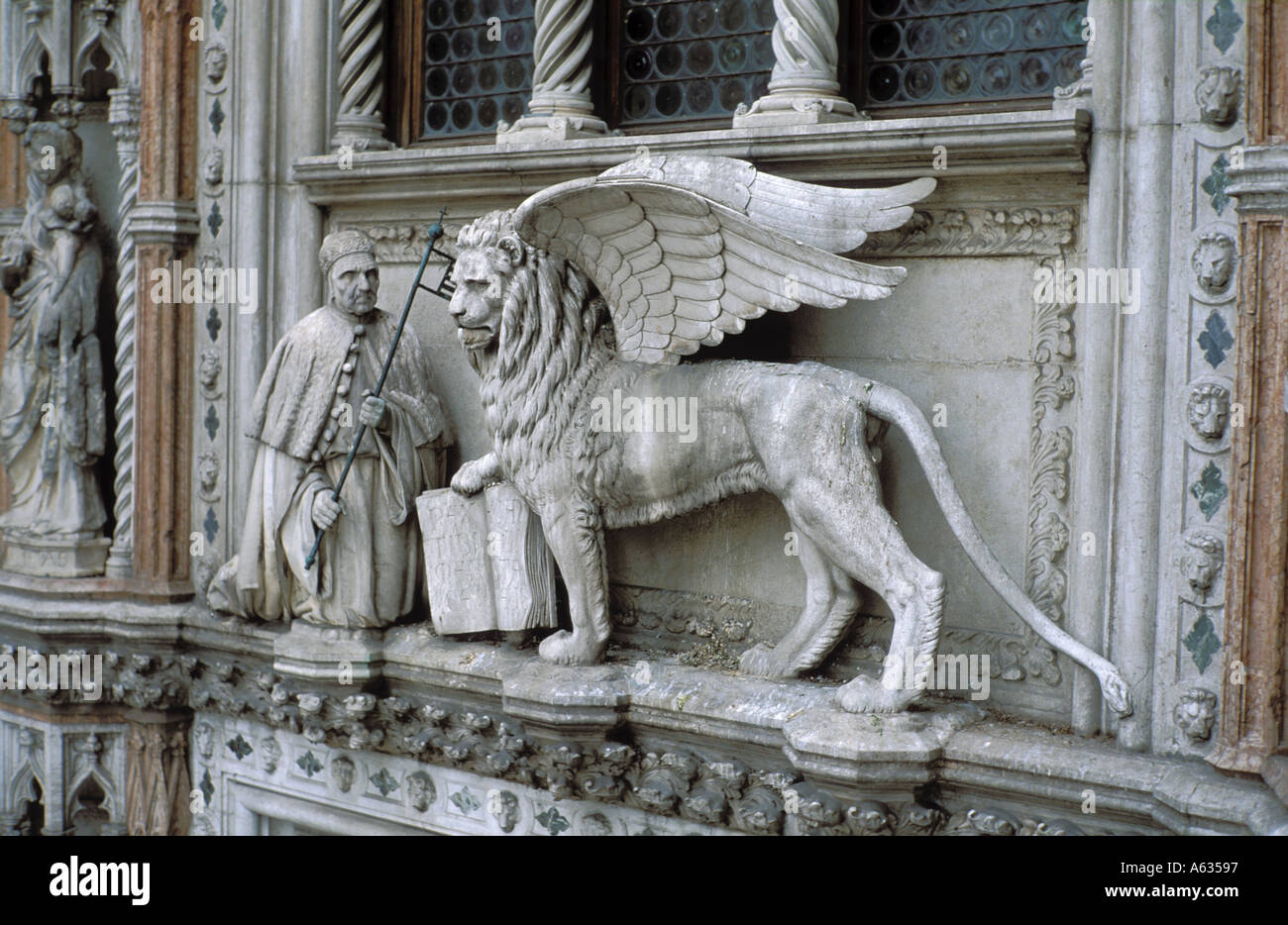 Italie Venise Le Palais des Doges détail au cours de la porte Banque D'Images