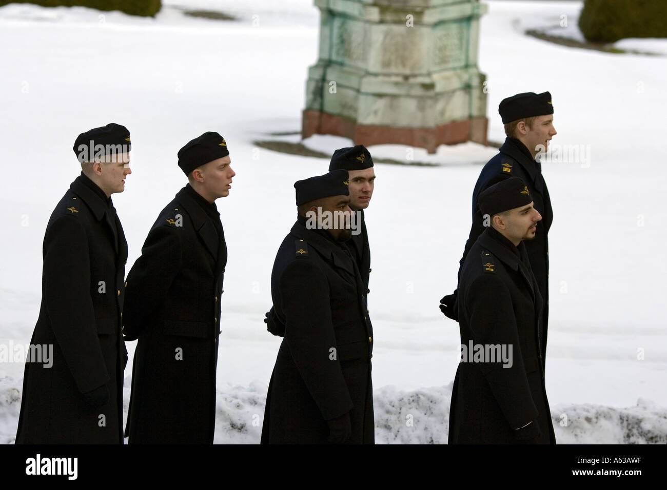Les cadets de l'armée à l'extérieur de Drottingholm Palace en Suède Banque D'Images