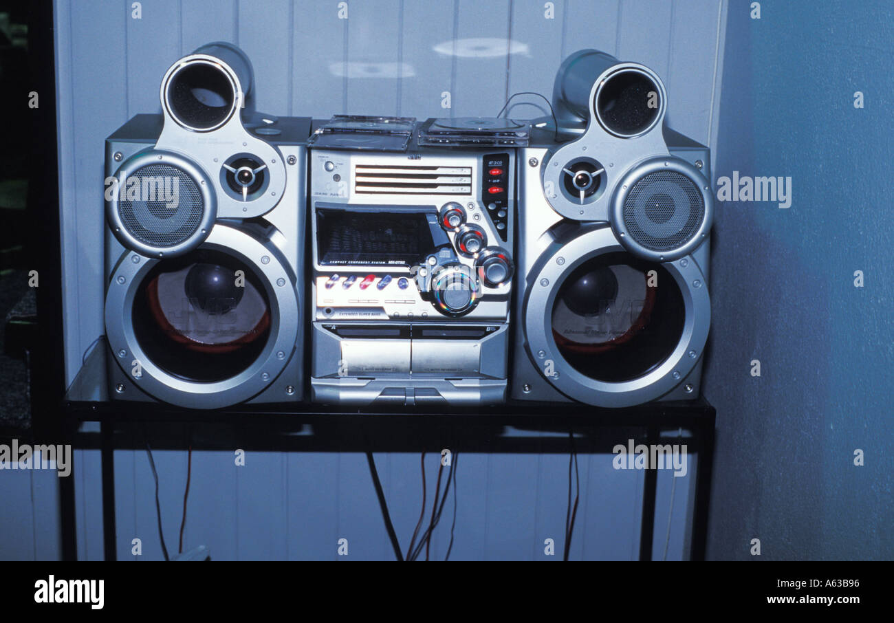 Un boom box cassette et lecteur CD est considéré à l'Edmond Williamson Gallery de Monroe en Louisiane LA Banque D'Images