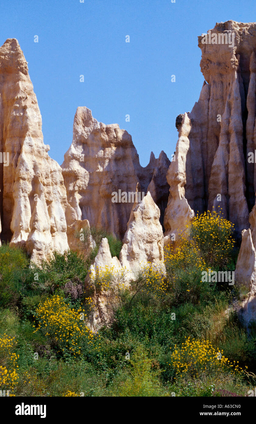 Les formations de roche sur le paysage, Pyrénées, Ille sur Tet, France Banque D'Images