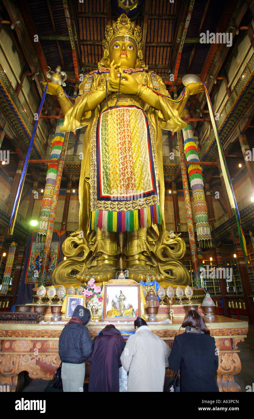Mongolie - Statue d'Avalokitesvara 20m de hauteur au monastère de Gandan monastère bouddhiste, Ulaan Bataar Banque D'Images