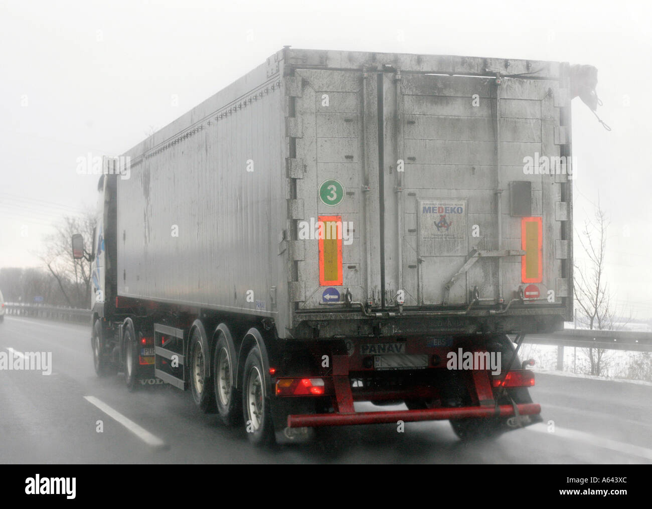 Chariot roule sur une autoroute allemande Banque D'Images
