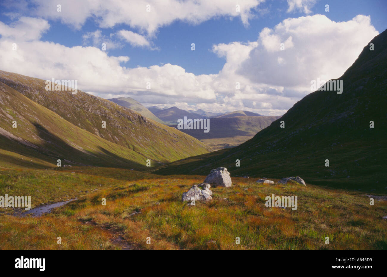 Vue depuis le bas des pentes du Ghabhar Stob région des Highlands en Écosse Banque D'Images