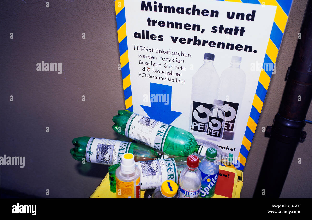 Temephthalate polyéthylène PET des bouteilles sur le recyclage collecte suisse editorial Utilisez uniquement Banque D'Images