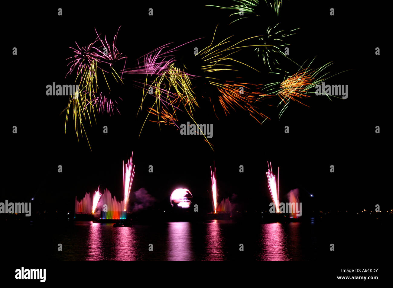 Salves de fusées multicolores Banque D'Images