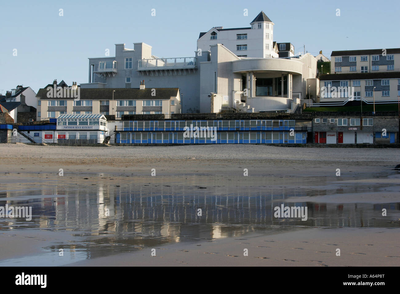 La Tate St Ives et plage de Porthmeor à St Ives, Cornwall Banque D'Images