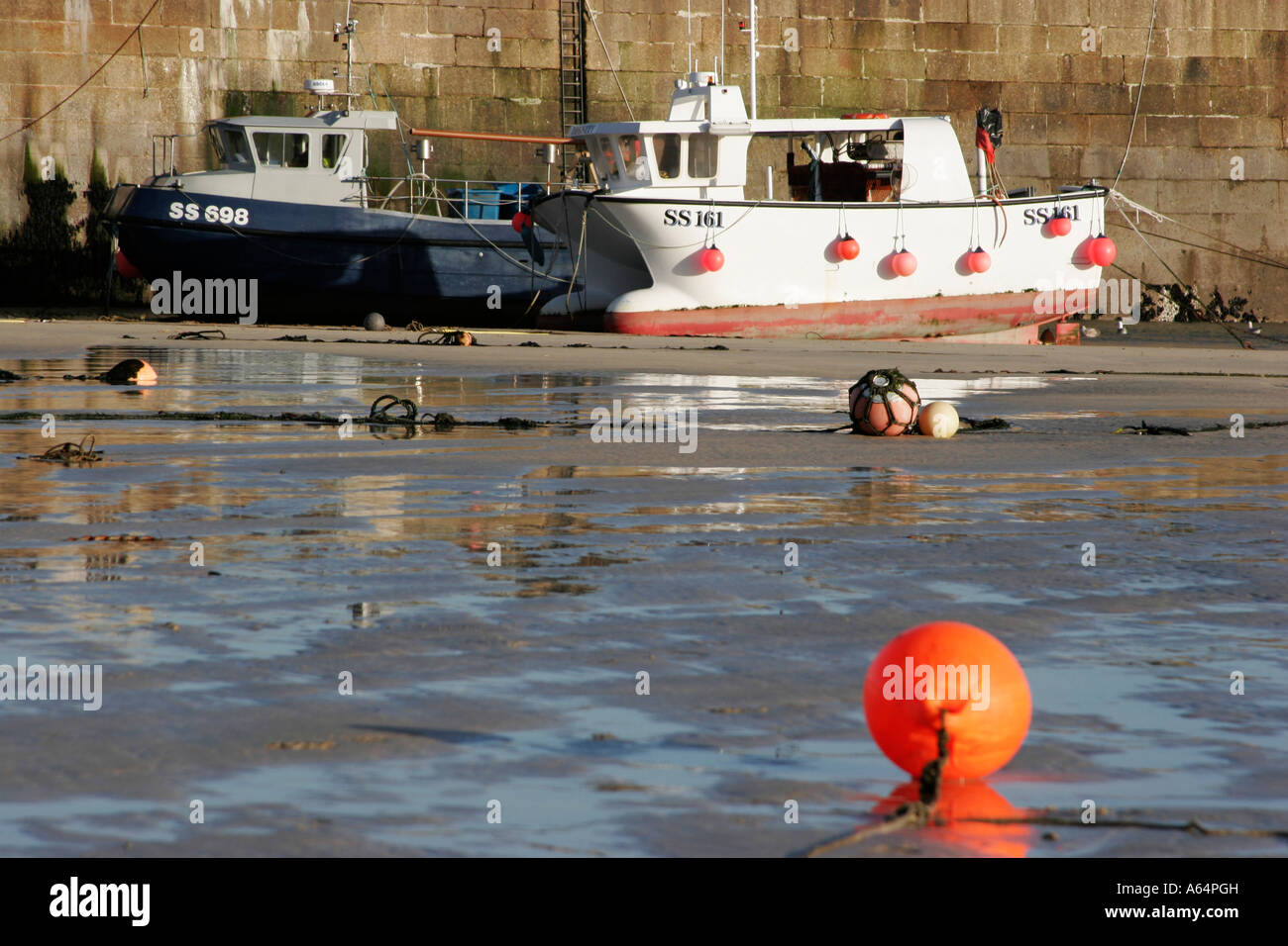 Bateaux échoués dans le port de St Ives en Cornouailles Banque D'Images