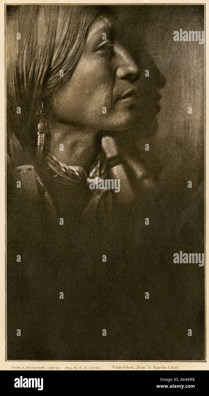Vash Ghon Jicarilla Apache chief au début des années 1900. D'un demi-ton Edward Curtis photographie Banque D'Images