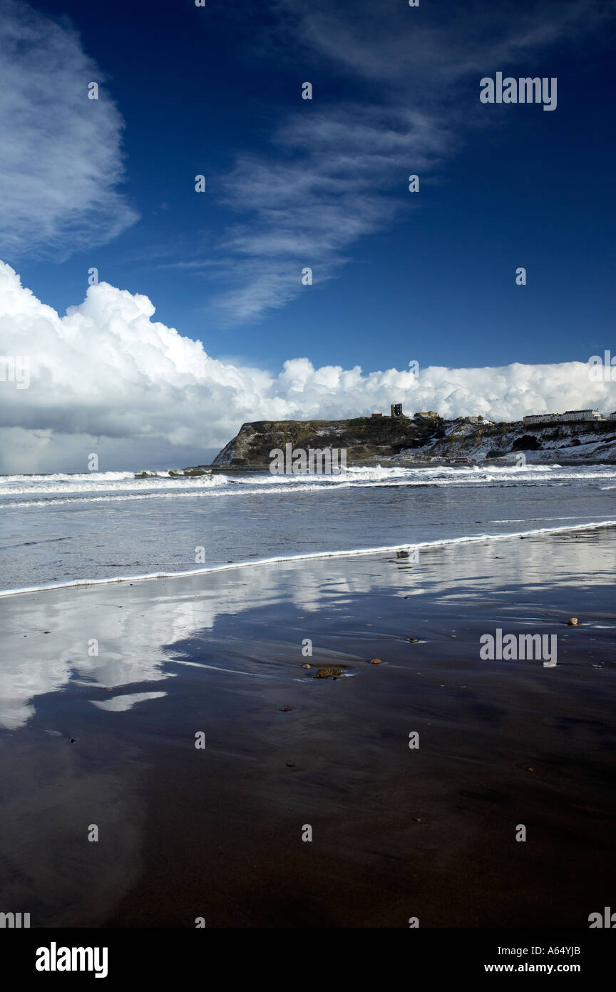 Un point de vue de l'hiver au Château de North Bay Pointe Scarborough North Yorkshire Banque D'Images