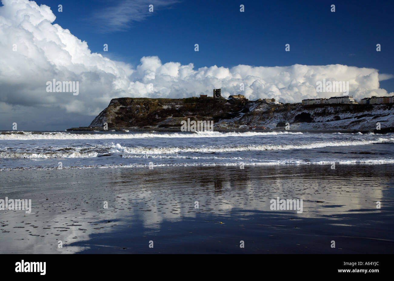 Un point de vue de l'hiver au Château de North Bay Pointe Scarborough North Yorkshire Banque D'Images