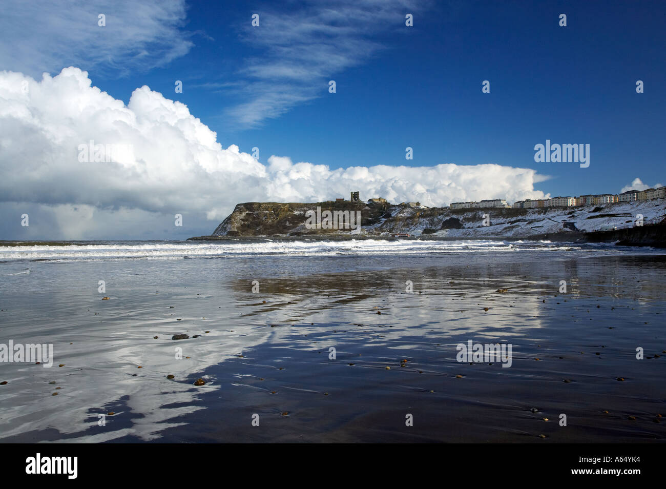 Un point de vue de l'hiver au Château de North Bay Pointe Scarborough North Yorkshire Banque D'Images