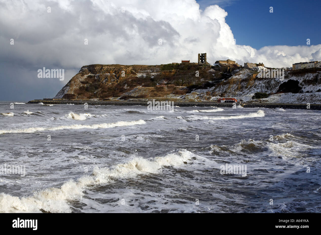 Un point de vue de l'hiver au Château de North Bay Pointe Scarborough North Yorkshire Banque D'Images