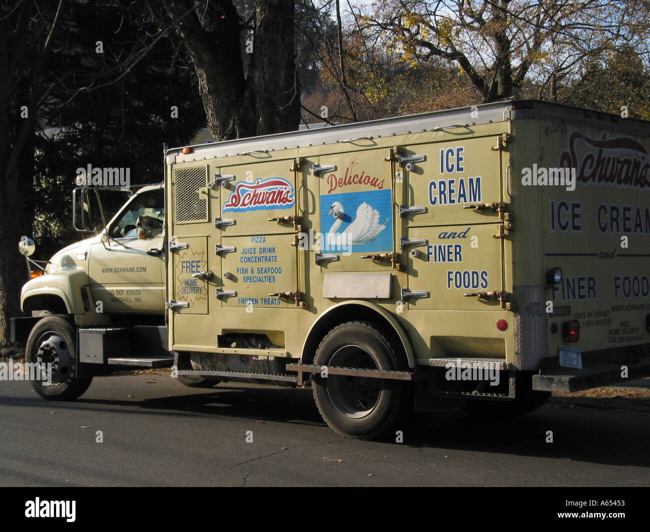 Chariot de livraison de crème glacée et de nourriture Schwan, États-Unis. Le plus grand fournisseur de services alimentaires directs à domicile aux États-Unis Banque D'Images