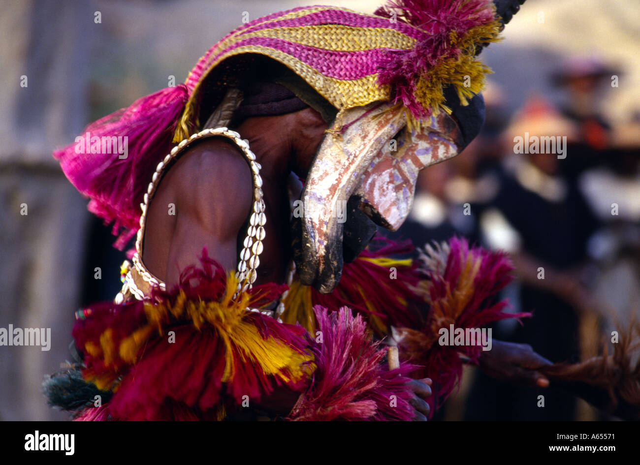 La scène de danse danseur Dogon funérailles Pays Dogon Mali Afrique de l'Ouest Banque D'Images