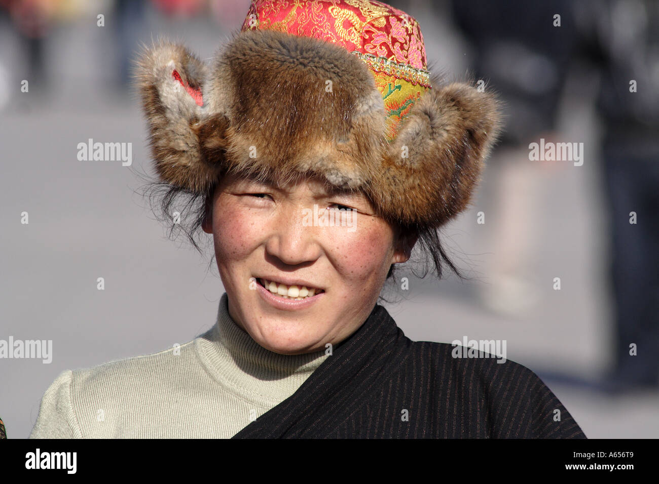 Femme de Chamdo, Tibet au carre durant sa visite touristique à Beijing, Chine. Banque D'Images