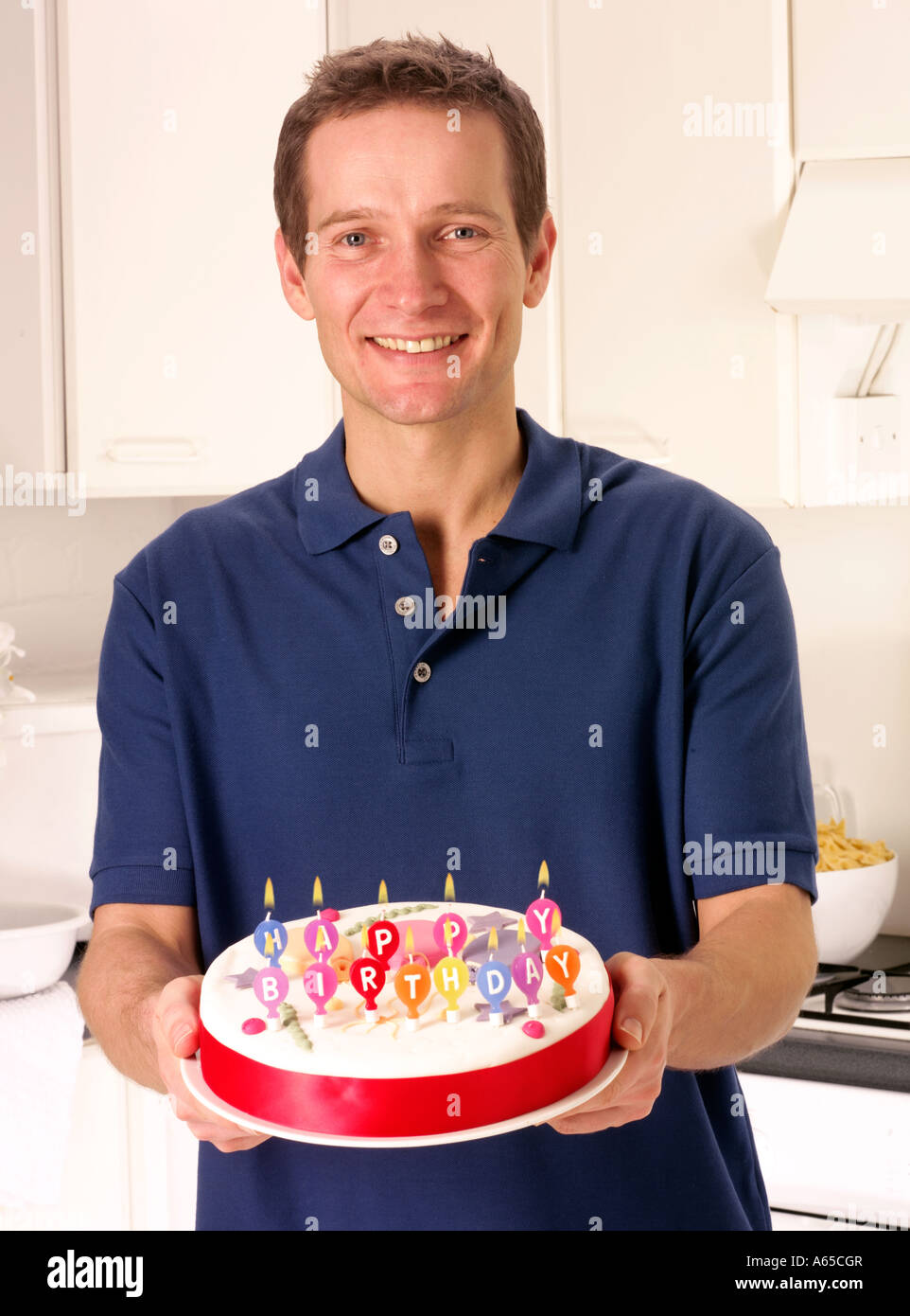 Gateau D Anniversaire Avec L Homme Photo Stock Alamy Gateau D Anniversaire Avec L Homme Photo Stock Alamy