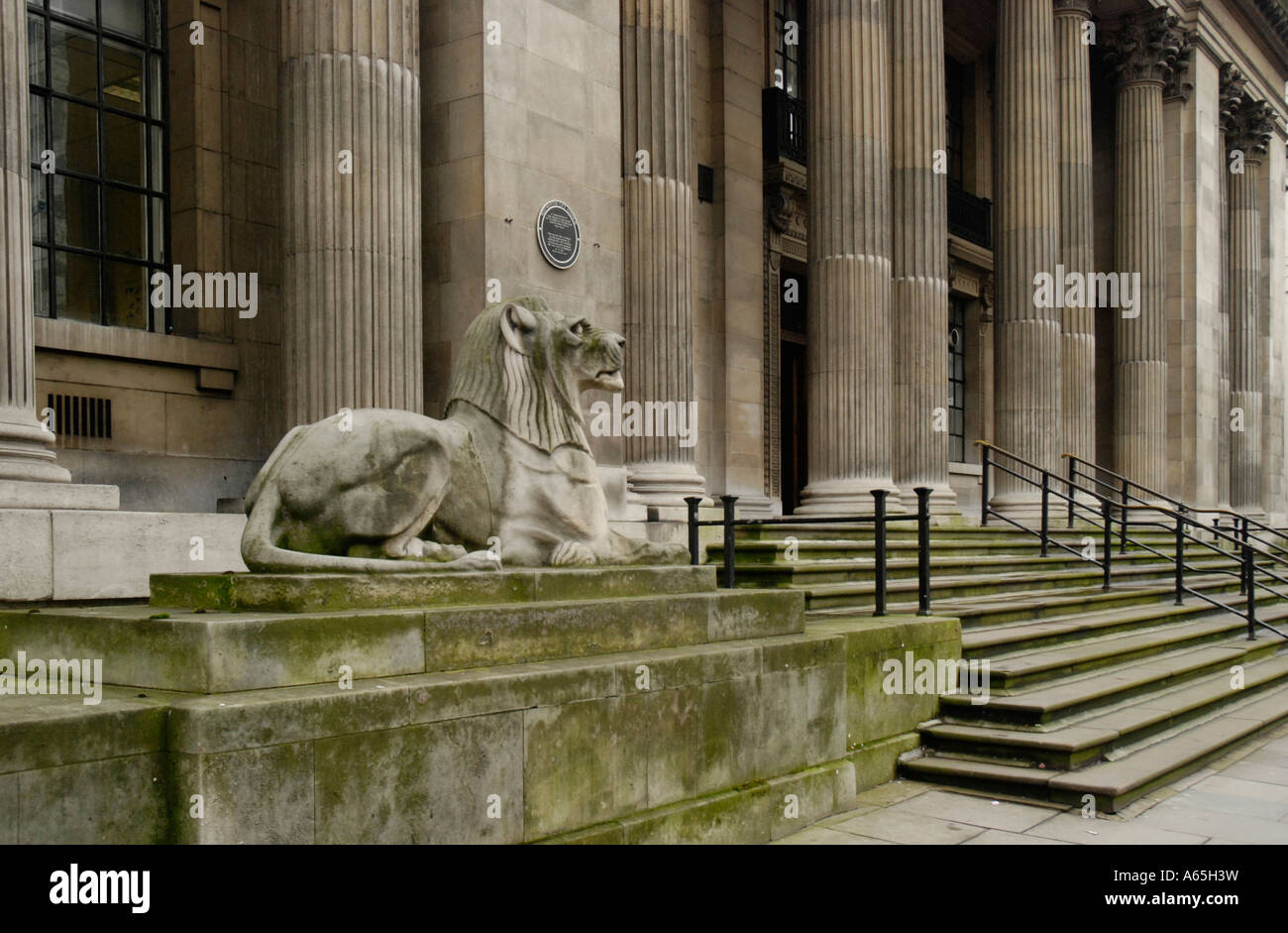 Conseil de Westminster House avec statue de lion en premier plan Marylebone Road London England Banque D'Images