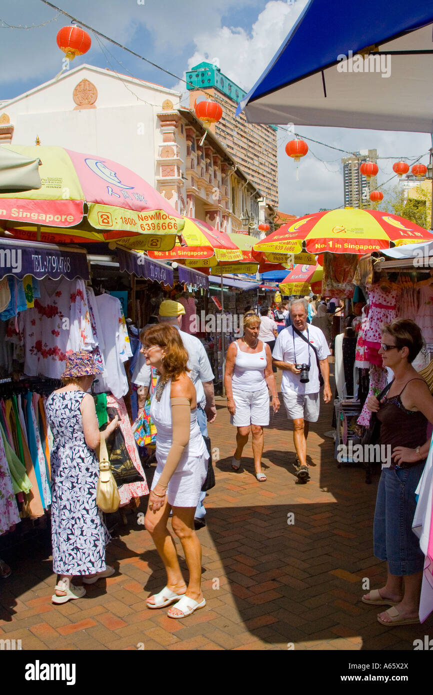 Souvenirs des touristes dans le quartier chinois de Singapour de Marché Banque D'Images