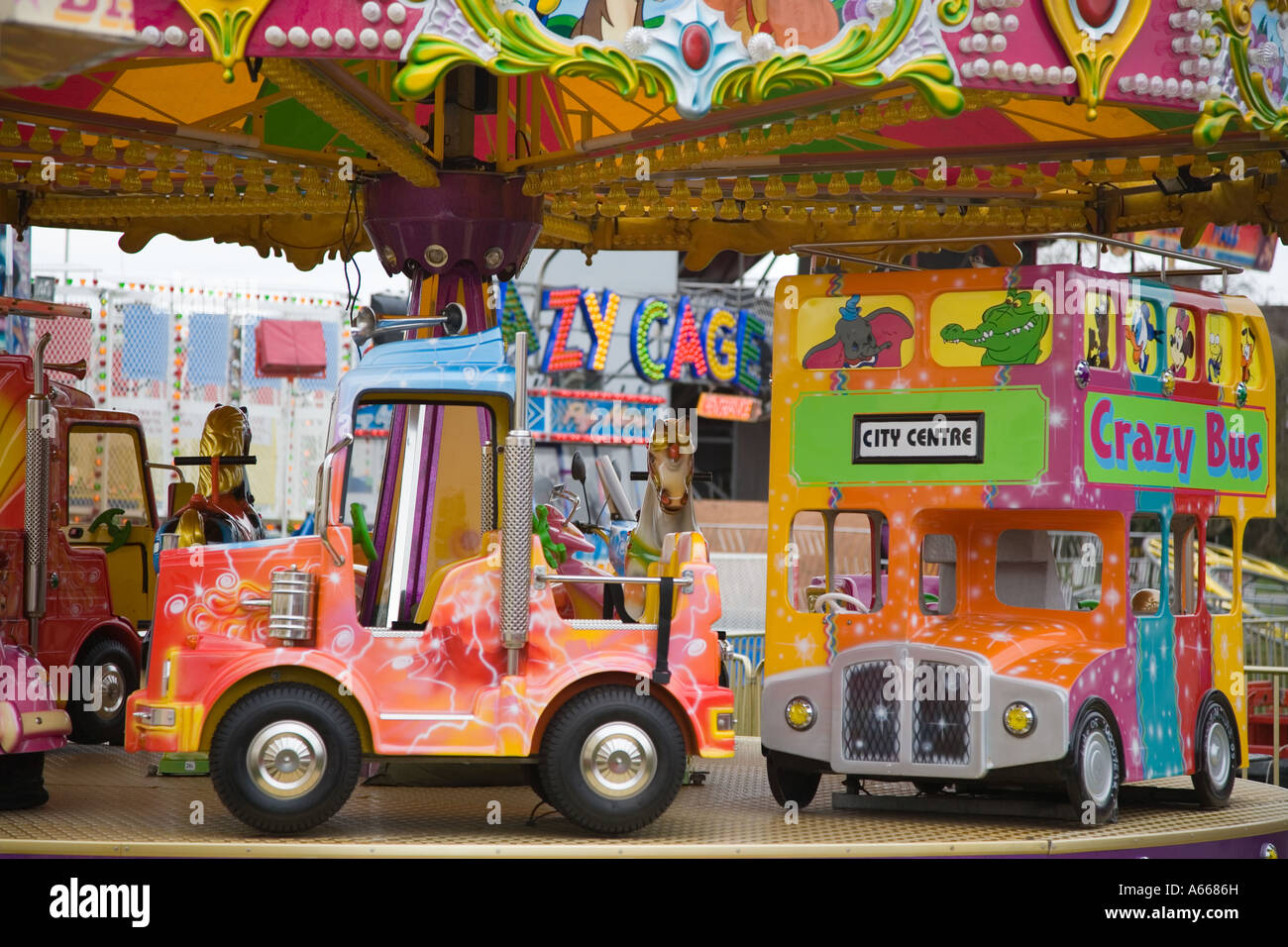 Collins voyager juste, Fairground ride rond-point du Carrousel, un manège avec des manèges pour le plaisir et le divertissement, UK Banque D'Images