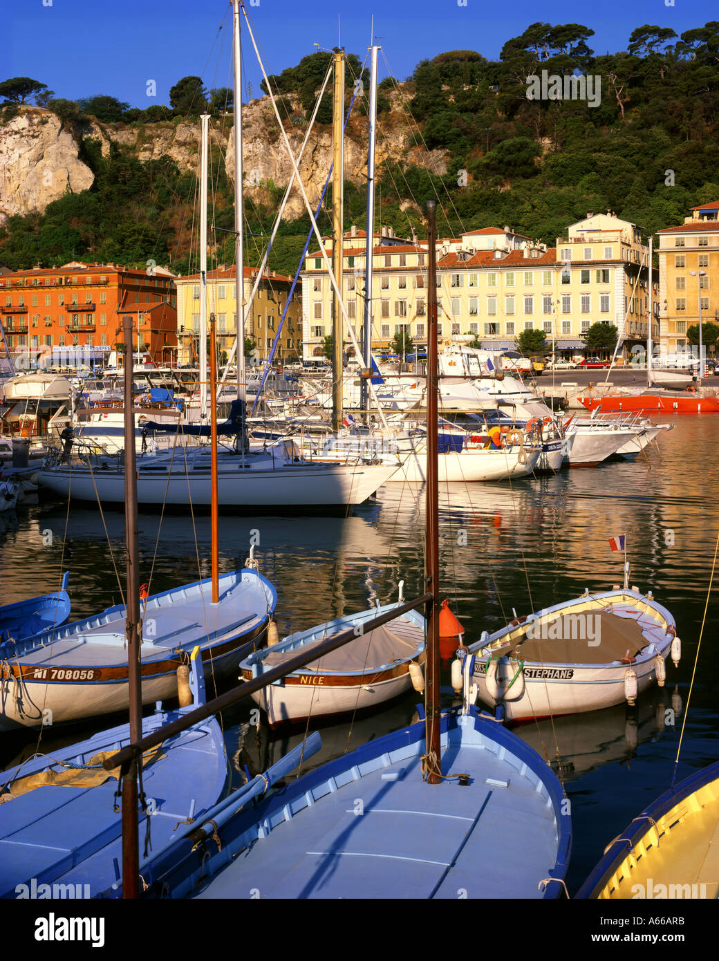 FR - CÔTE D'AZUR : le port de Nice Banque D'Images