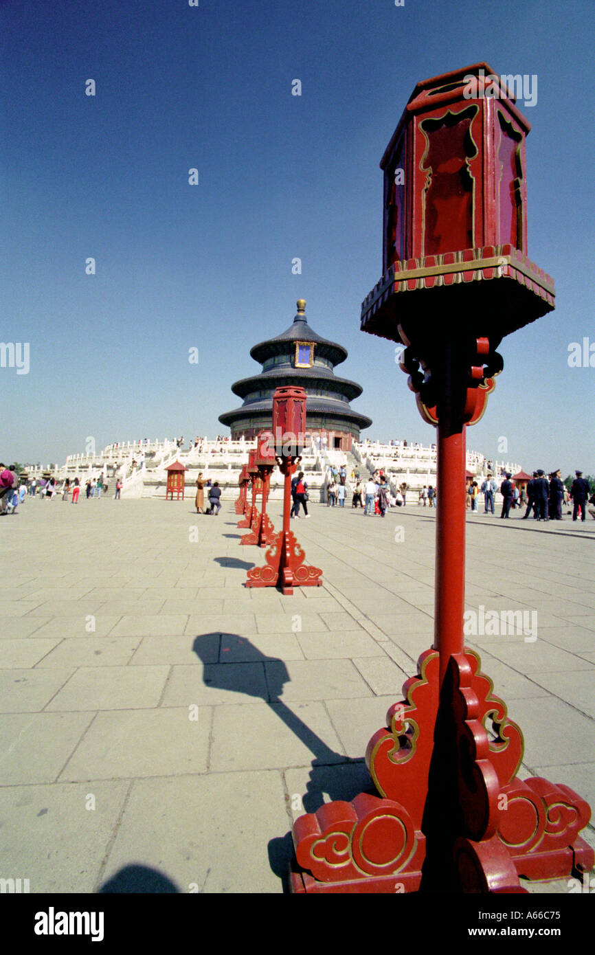 Lampe rouge poster à l'entrée du Temple du Ciel à Pékin, Chine Banque D'Images