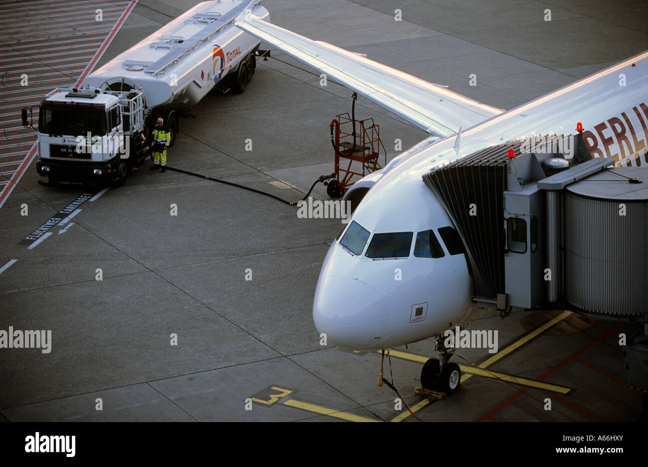 Air Berlin Airbus d'un plein à l'Aéroport International de Düsseldorf, Rhénanie du Nord-Westphalie, Allemagne. Banque D'Images