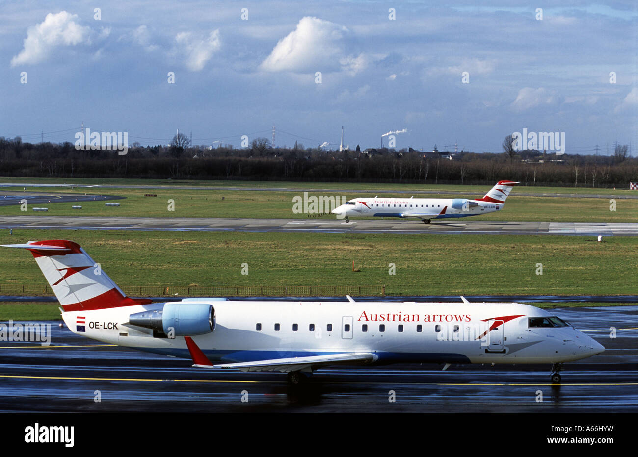 Avions de flèches autrichiennes, l'aéroport international de Düsseldorf, Rhénanie du Nord-Westphalie, Allemagne. Banque D'Images