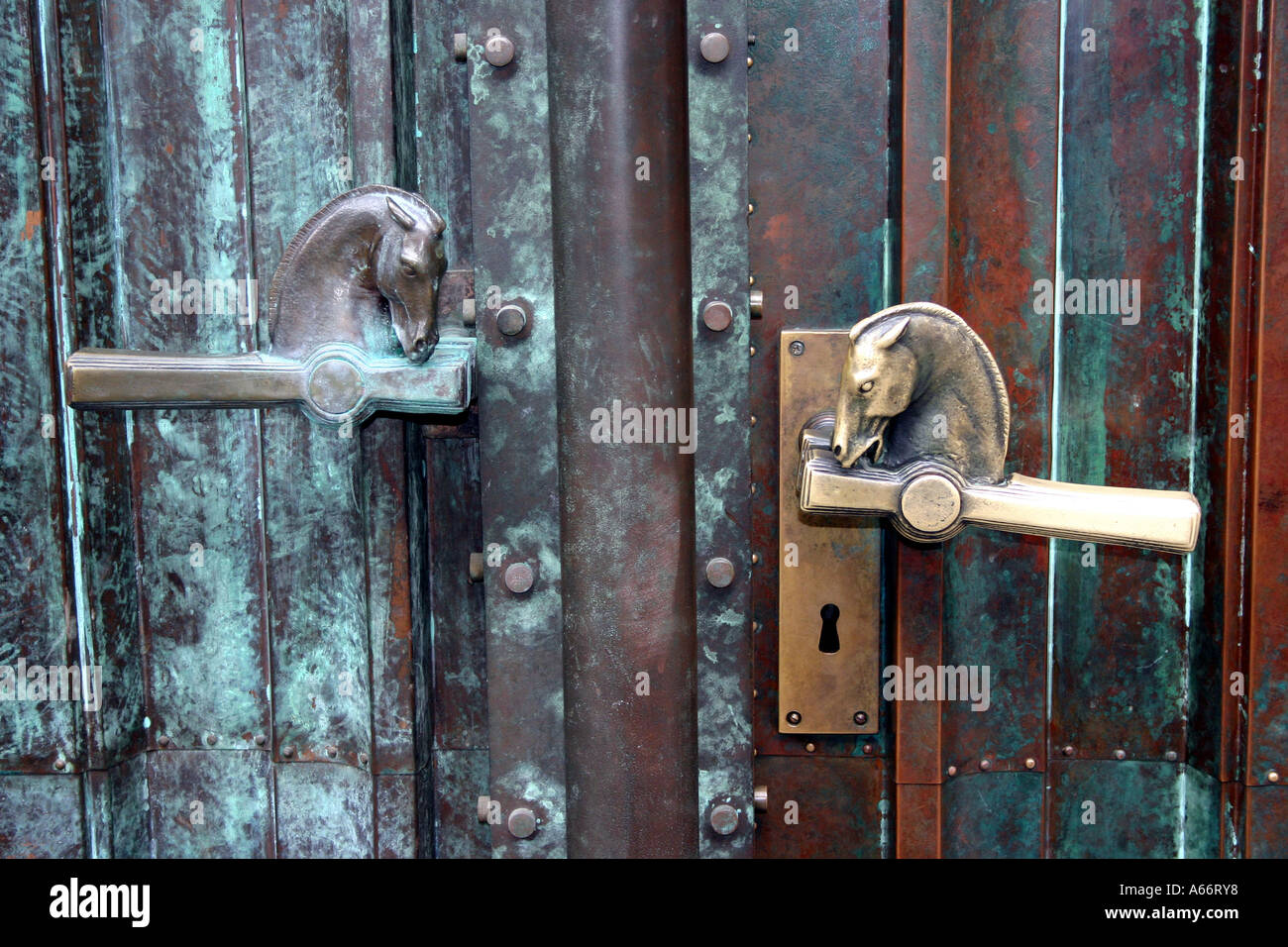 Joze Plecnik conçu Portes de la bibliothèque de l'Université Nationale (NUK) à Ljubljana en Slovénie Banque D'Images